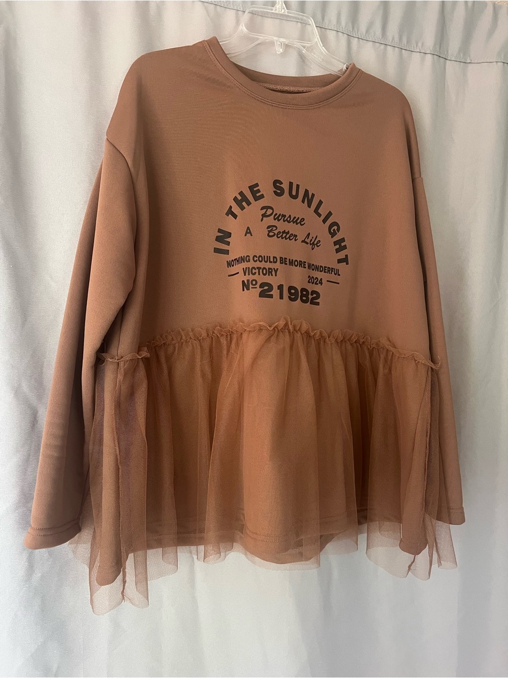 Women’s Dusty Brown Graphic Mesh-Hem Sweatshirt